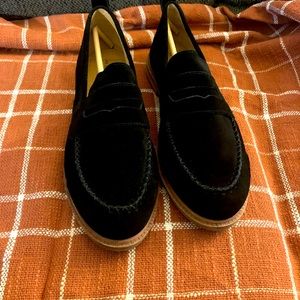 Wmns 12M black Kelsi Dagger loafers
